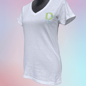A white t-shirt with the letter d on it.