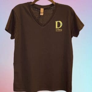A black t-shirt with the letter d on it.